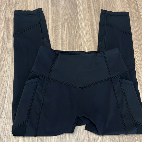 Lululemon All The Right Places Crop 23" Size 6 - Picture 4 of 8